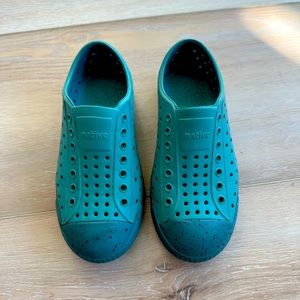 Native shoes made from algae, C12 kids, Vintage blue/green. Excellent condition